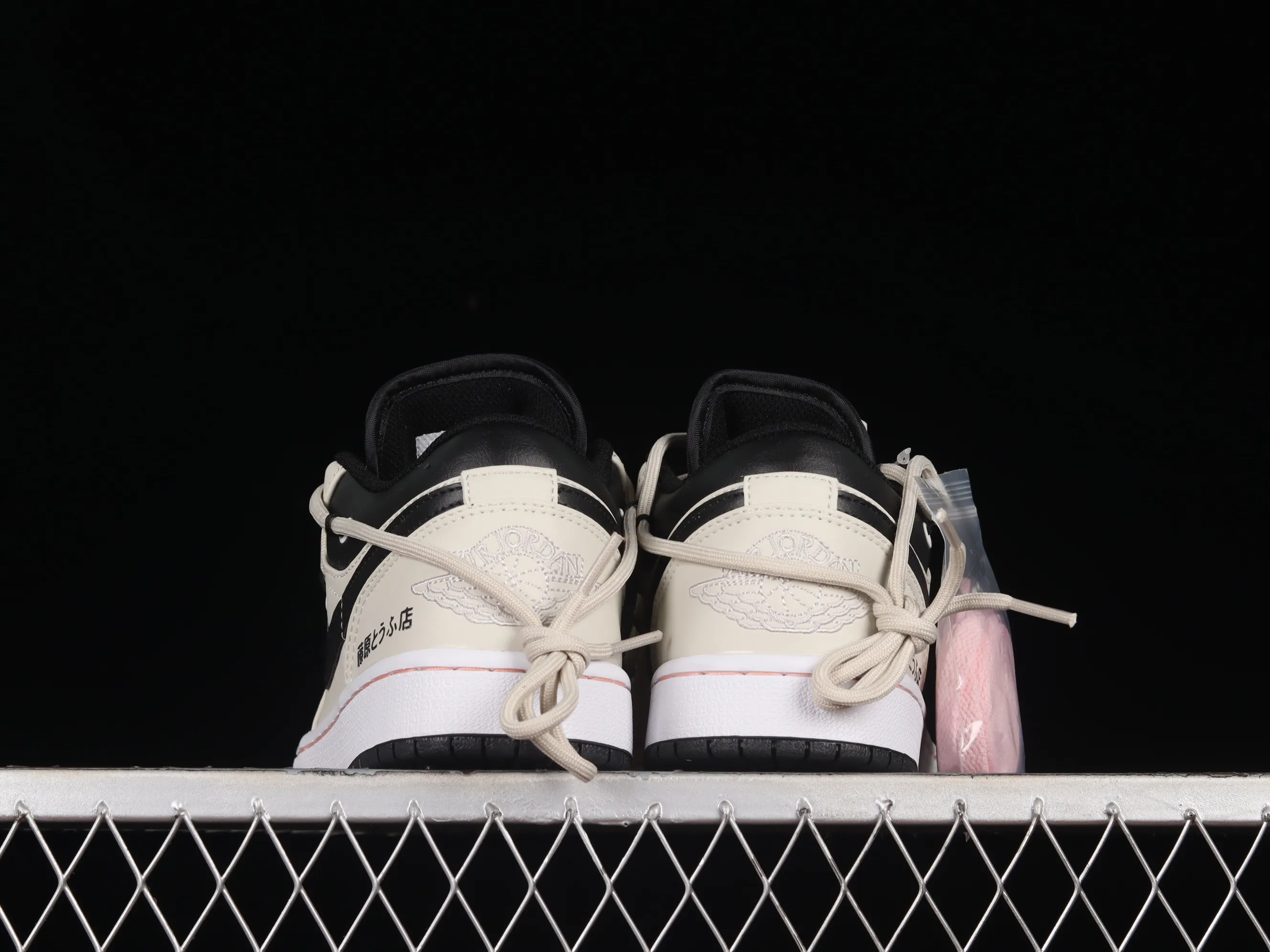 All categories Air Jordan Jordan series basketball shoes Air Jordan 1 Low Z version Air Jordan 1 Low AJ1 Joe 1 customized version Vibe flavor deconstruction Sports culture basketball shoes 553558-062
